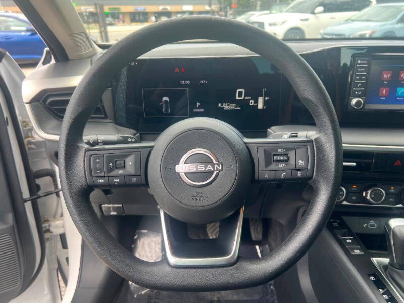 2025 Nissan Kicks S