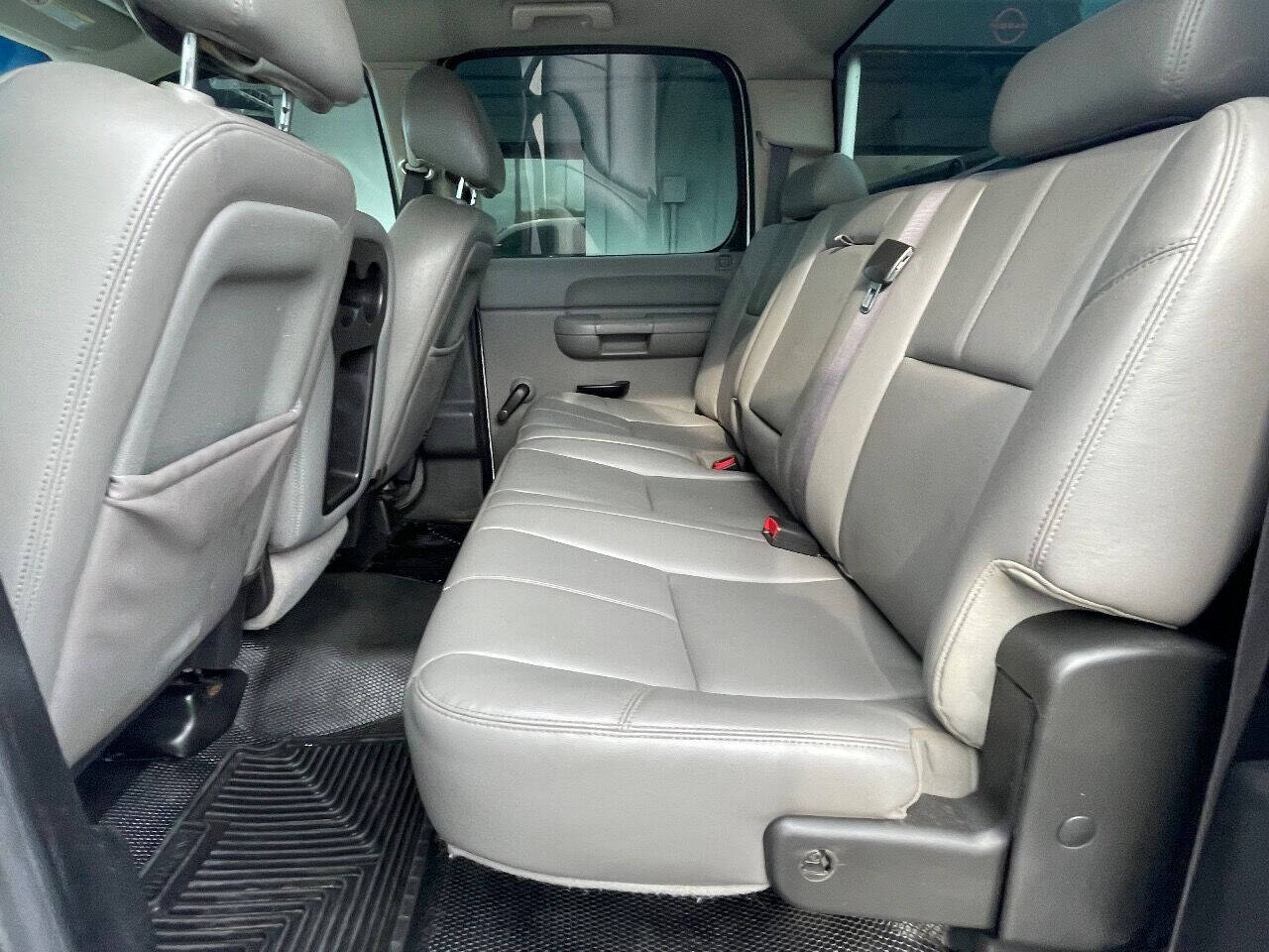 2013 Chevrolet Silverado 3500HD  - $29,900