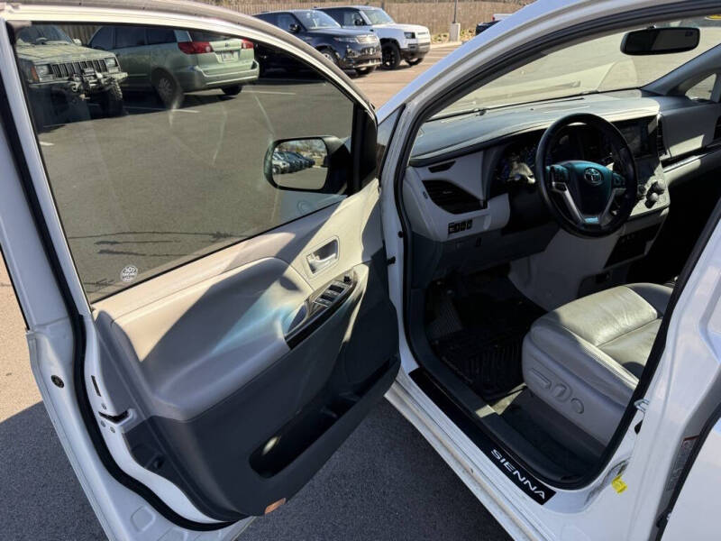 2015 Toyota Sienna XLE Premium 8-Passenger