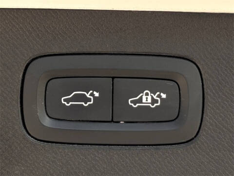 2023 Volvo XC90 B5 Plus Bright Theme