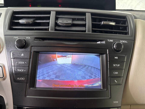 2013 Toyota Prius v Two