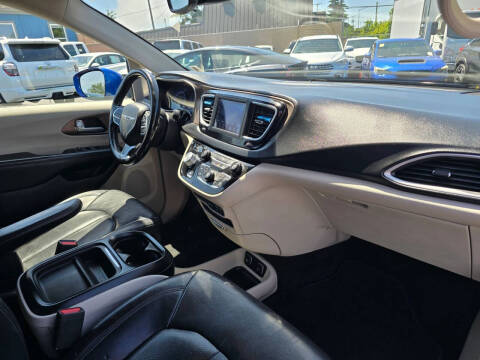 2018 Chrysler Pacifica Touring L