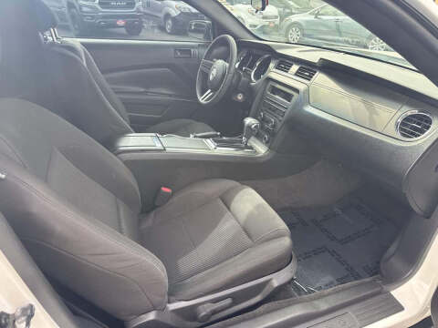 2012 Ford Mustang V6
