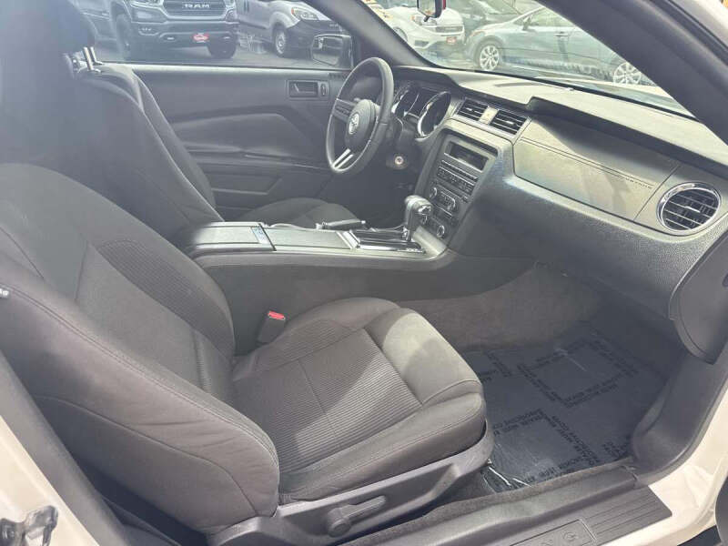 2012 Ford Mustang V6