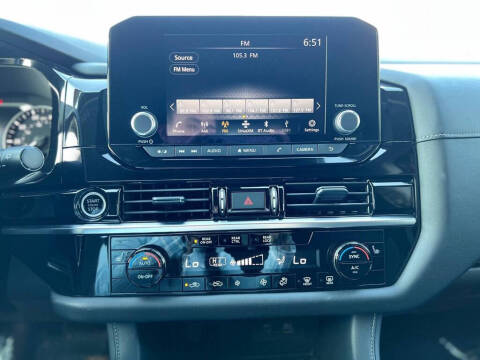 2024 Nissan Pathfinder SV