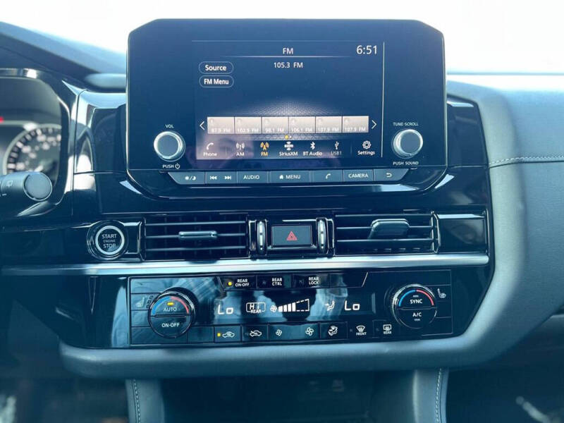 2024 Nissan Pathfinder SV