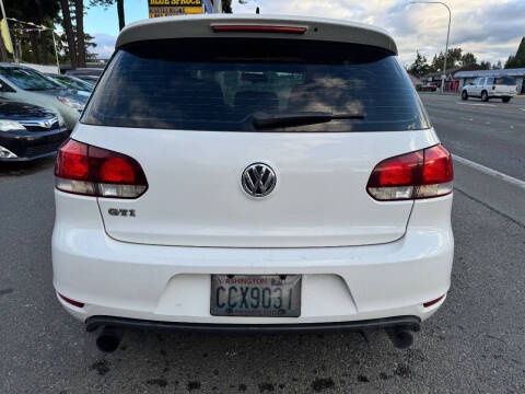 2014 Volkswagen GTI Wolfsburg Edition PZEV