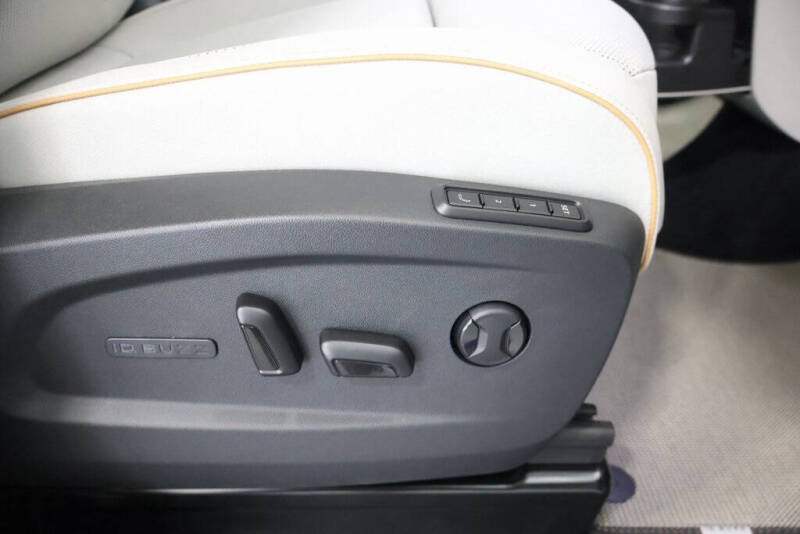 2025 Volkswagen ID. Buzz Pro S Plus 4Motion