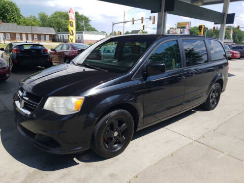 2011 Dodge Grand Caravan for sale at SpringField Select Autos in Springfield IL