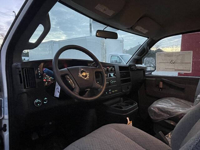 2025 Chevrolet Express 2500