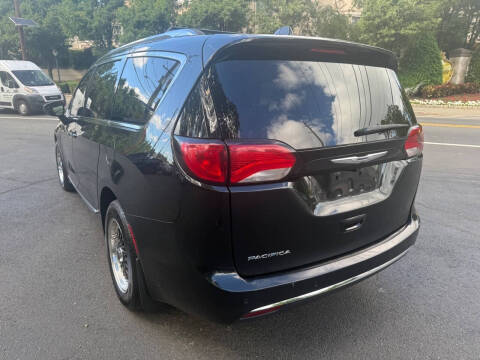 2017 Chrysler Pacifica Touring-L Plus