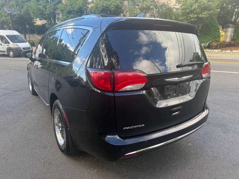 2017 Chrysler Pacifica Touring-L Plus