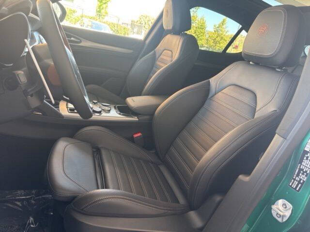 2025 Alfa Romeo Stelvio Intensa