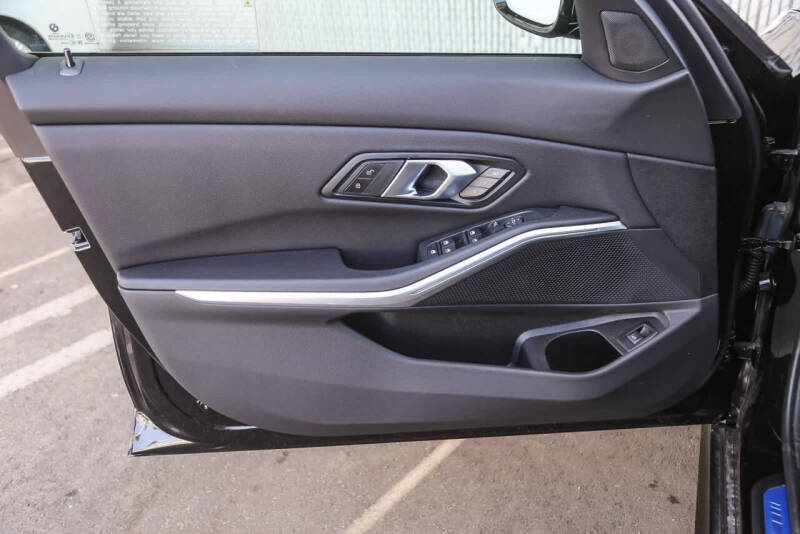 2025 BMW 3 Series 330i xDrive