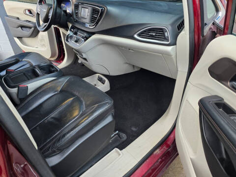 2017 Chrysler Pacifica Touring-L