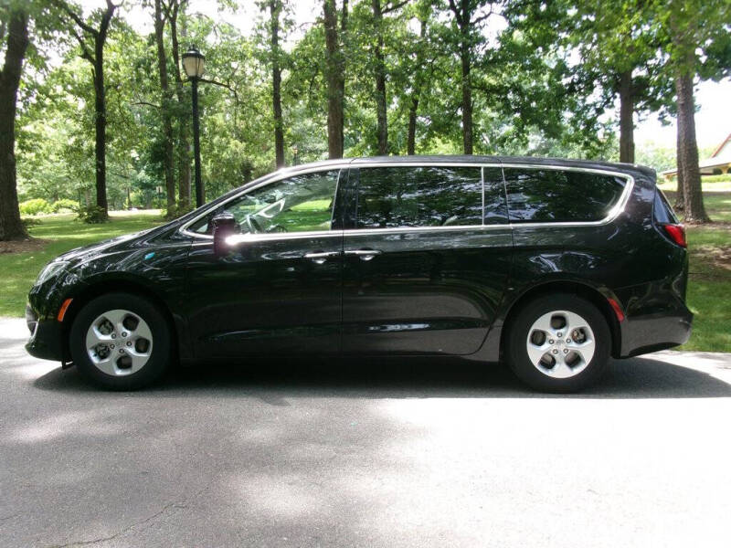 2017 Chrysler Pacifica Hybrid Touring Plus