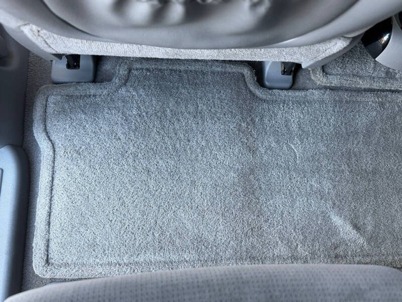 2005 Toyota Sienna LE 7 Passenger