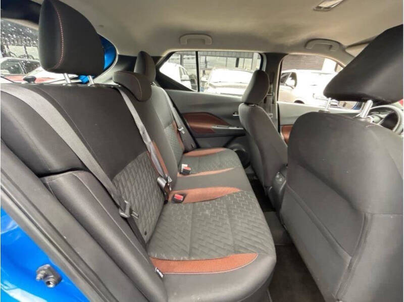 2023 Nissan Kicks SR