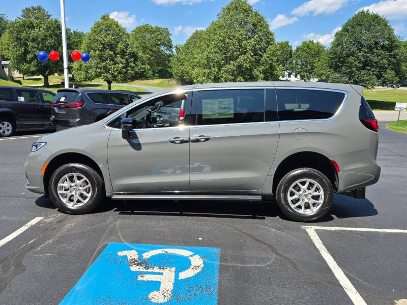 2025 Chrysler Pacifica Select