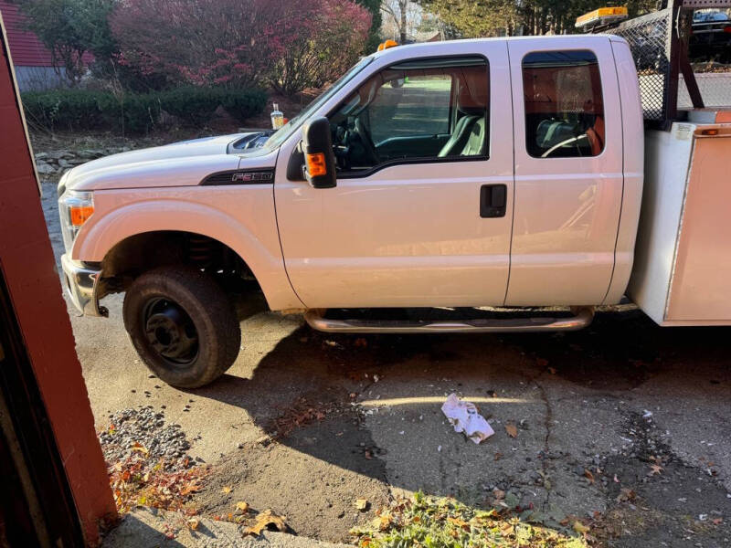 2015 Ford F-350 Super Duty Chassis Cab XLT photo 15