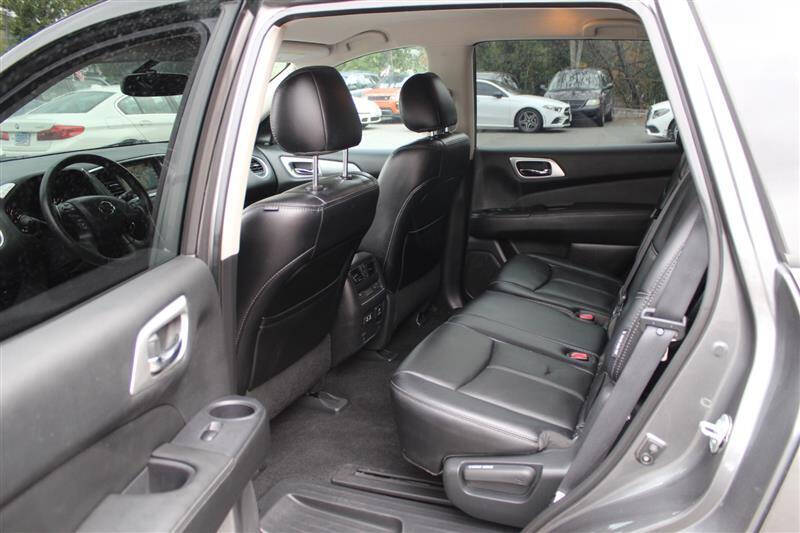 2019 Nissan Pathfinder SL