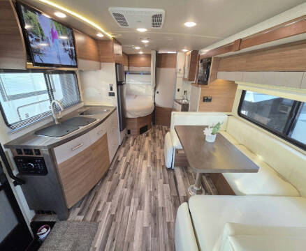 2016 Winnebago Mercedes Benz Navion