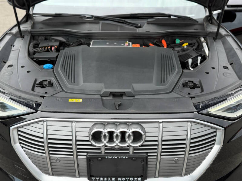 2019 Audi e-tron quattro Premium Plus