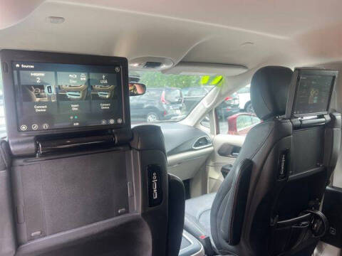 2017 Chrysler Pacifica Touring-L Plus