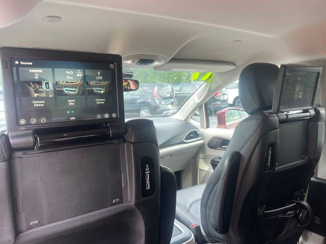 2017 Chrysler Pacifica Touring-L Plus