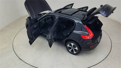 2024 Volvo XC40 B5 Plus Dark Theme