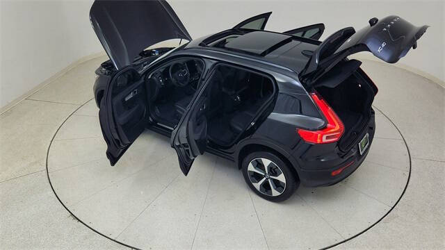 2024 Volvo XC40 B5 Plus Dark Theme