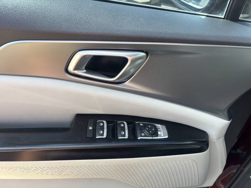 2023 Kia Carnival LX