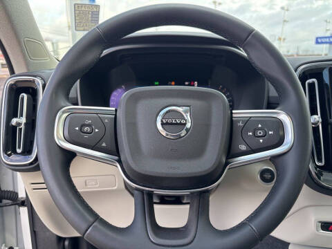 2023 Volvo XC40 B5 Plus Bright Theme