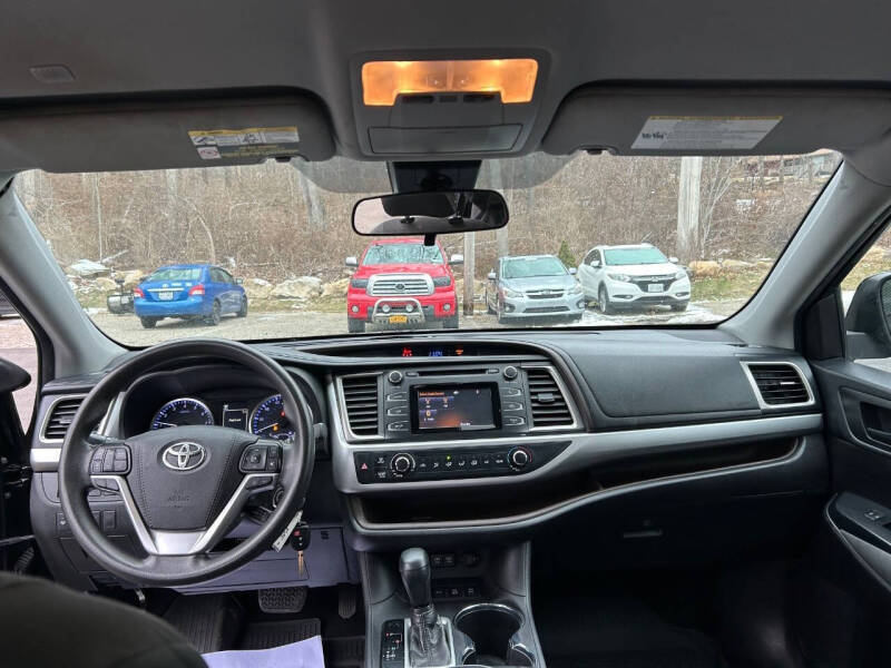 2019 Toyota Highlander LE