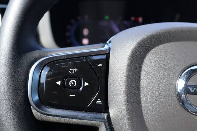 2024 Volvo XC60 Recharge T8 Ultimate Dark Theme