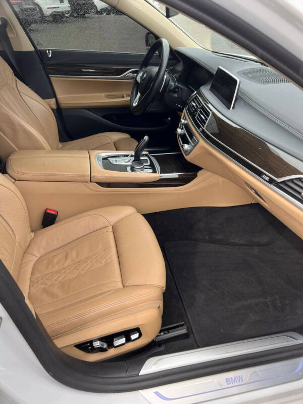 2022 BMW 7 Series 740i