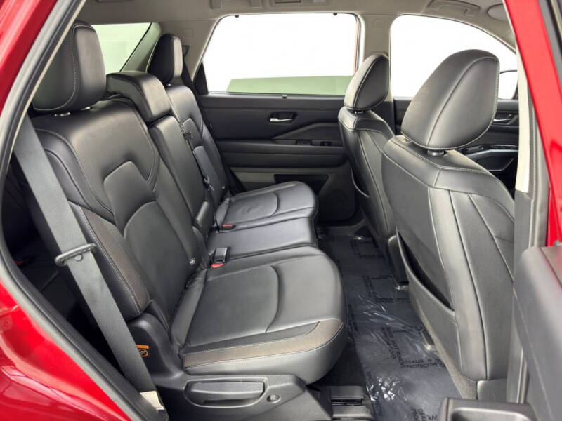 2022 Nissan Pathfinder SL