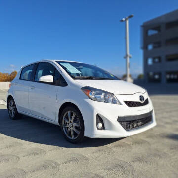 2012 Toyota Yaris 5-Door SE