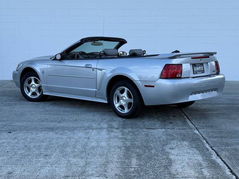 2003 Ford Mustang Deluxe