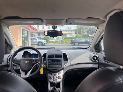 2015 Chevrolet Sonic LS Manual