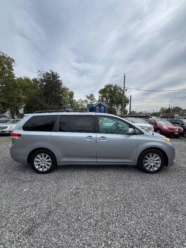 2014 Toyota Sienna LE 7-Passenger