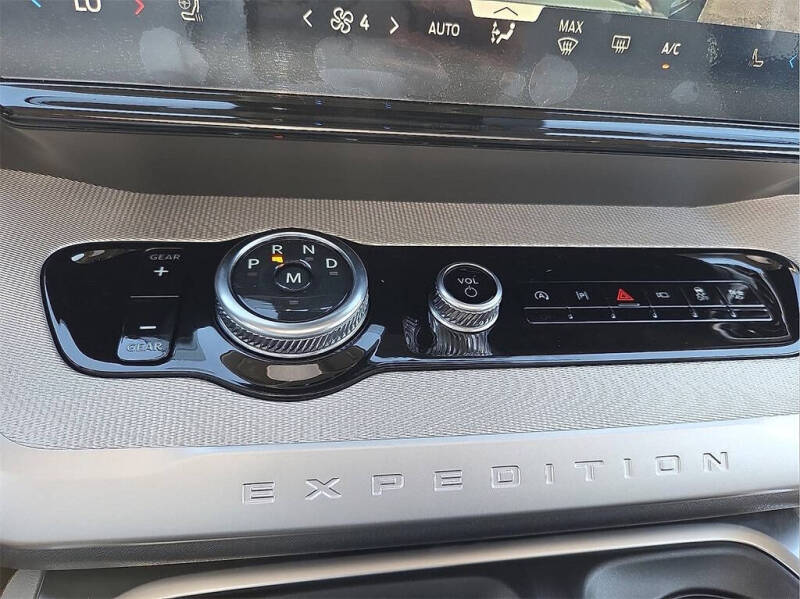 2025 Ford Expedition Active