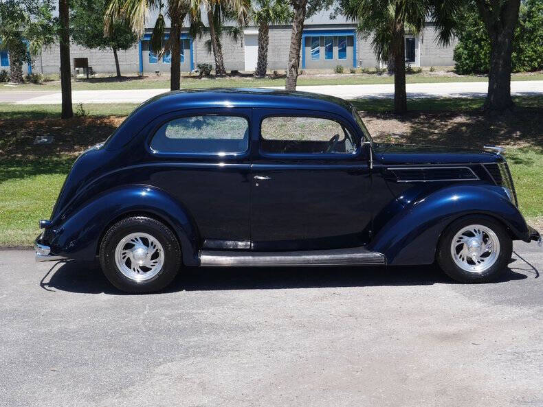 1937 Ford Deluxe