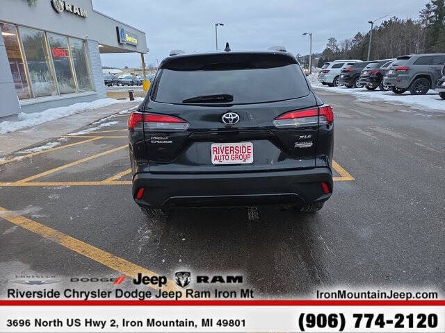 2024 Toyota Corolla Cross XLE