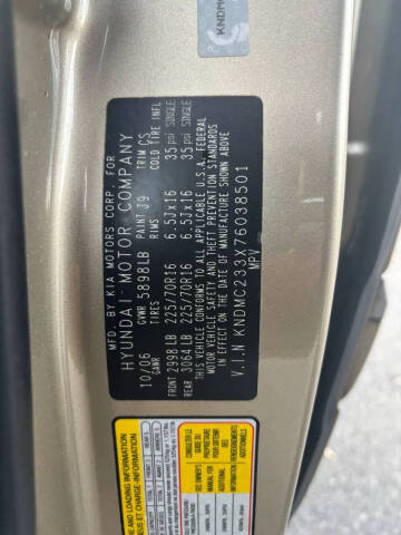 2007 Hyundai Entourage