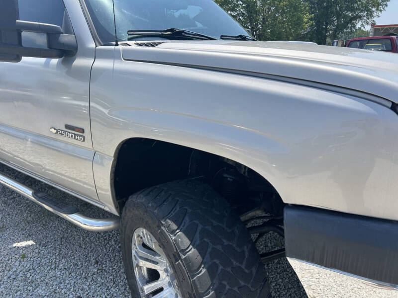 2004 Chevrolet Silverado 2500HD LS