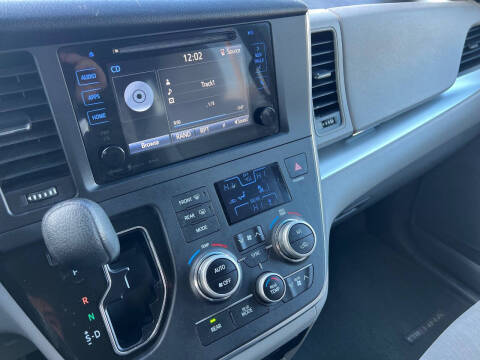 2016 Toyota Sienna LE 8-Passenger