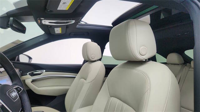 2024 Audi Q8 Sportback e-tron quattro Premium S line