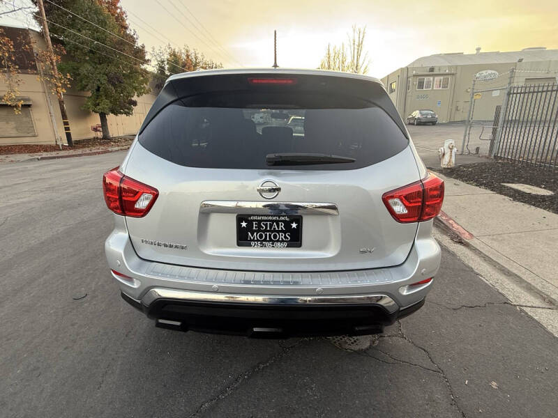 2018 Nissan Pathfinder SV