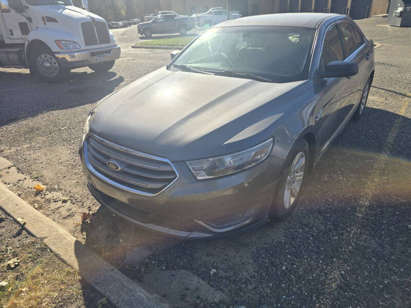 2014 Ford Taurus SE